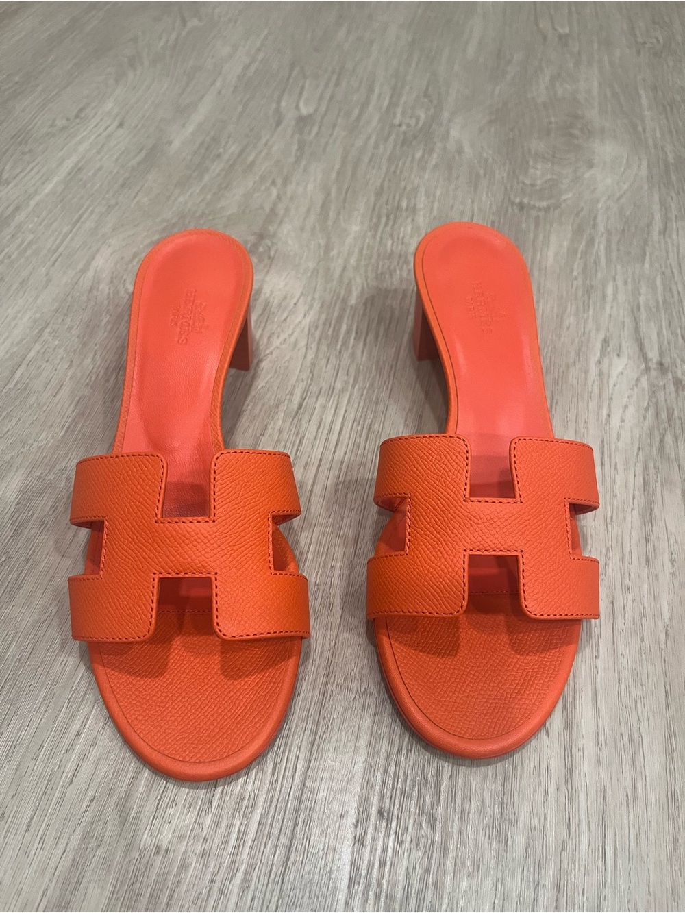Hermès Oasis Sandals in Feu Orange Epsom Leather - Size 37 (Brand New with Box)